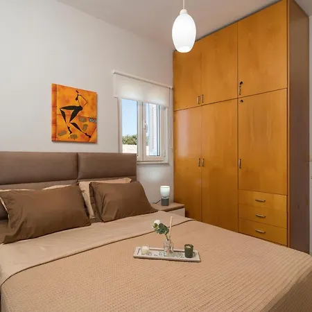 Olive Tree 干尼亞